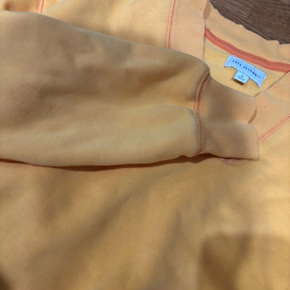 Yellow V-Neck Women's Sweater free assembly - Picture 5 of 6